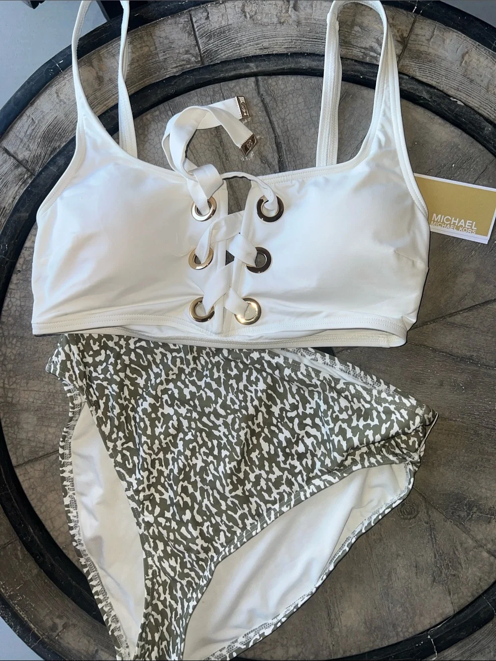 Stunning matchup set M/L amazing cream color top matching bottoms.   B45